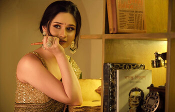 মায়াবী চোখে ঐশীর জাদু