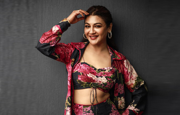 লুকেই বাজিমাত, তাণ্ডবের প্রিমিয়ারে স্টাইল আইকন জয়া