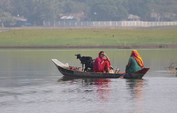 প্রকৃতির সঙ্গে লড়াই করে বাঁচতে হয় তাদের