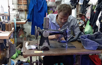 ব্যস্ত খুলনার দর্জিপাড়া