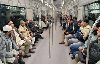 Leaders and activists are going to the funeral venue by metro rail