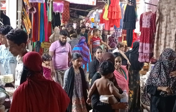 মাদারীপু‌রে জমজমাট ঈদ বাজার