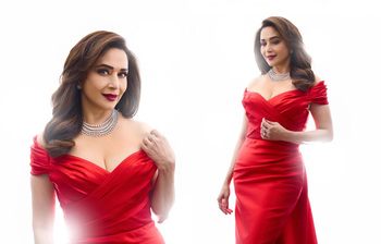 ৫৭-তেও মাধুরীর কমেনি সৌন্দর্য, এখনো রাজ করেন ভক্তদের হৃদয়ে