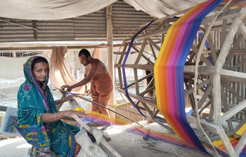 হাহাকার মানিকগঞ্জের তাঁতপল্লিতে