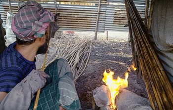 ছিপের গ্রাম বাদেমাঝিরা, আগুনে বাঁশ সেঁকে স্বপ্ন গড়ার গল্প