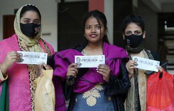 রাজধানীর বিভিন্ন ভোটকেন্দ্রের চিত্র