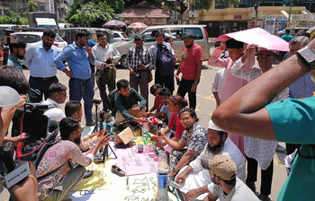 ফজলুর রহমানের বাড়ির সামনে বিক্ষোভ, নিরাপত্তায় সেনারা