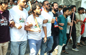 গণহত্যার বিচার বানচালের অভিযোগে প্রতিবাদ মিছিল