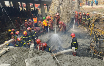 রাবিতে ধসে পড়লো নির্মাণাধীন হলের ছাদ