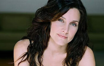 হলিউডের উজ্জ্বল তারা র‍্যাচেল শেলি