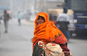 শীতে জবুথবু জনজীবন