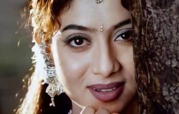 পর্দার আড়ালে থাকলেও কমেনি তার জনপ্রিয়তা