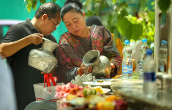 আলো, প্রার্থনা আর শান্তির আহ্বানে শুভ প্রবারণা পূর্ণিমা