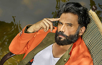 ৯০-এর দশকের অ্যাকশন কিং সুনীল শেট্টির জন্মদিন আজ