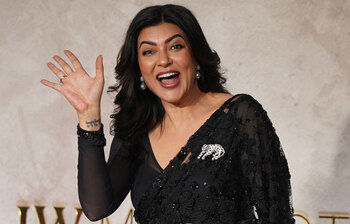 পঞ্চাশেও দীপ্তিমান সুস্মিতা