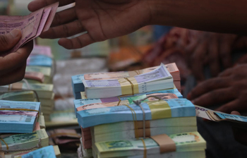 জমে উঠেছে গুলিস্তানের নতুন টাকার হাট