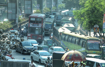 শাটডাউনের ডাকেও থামেনি রাজধানী
