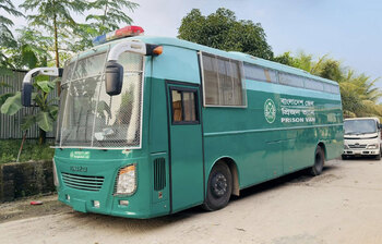 জিপিএস-সিসি ক্যামেরায় সুরক্ষিত প্রিজন ভ্যানের যাত্রা