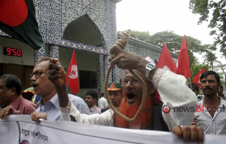 সাকার মৃত্যুদণ্ডের রায় বহাল রাখায় আনন্দমিছিল।
