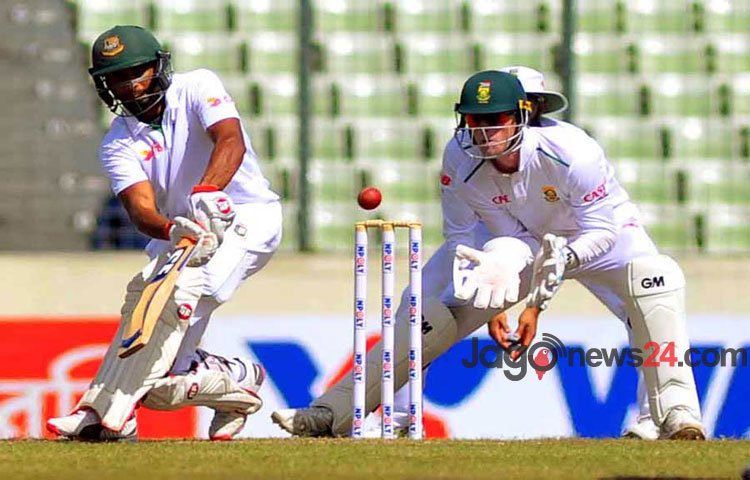 সিরিজ নির্ধারণী ম্যাচের প্রথম দিনে বাংলাদেশ ৮ উইকেট হারিয়ে ৮৮.১ ওভার থেকে সংগ্রহ করেছে ২৪৬ রান।