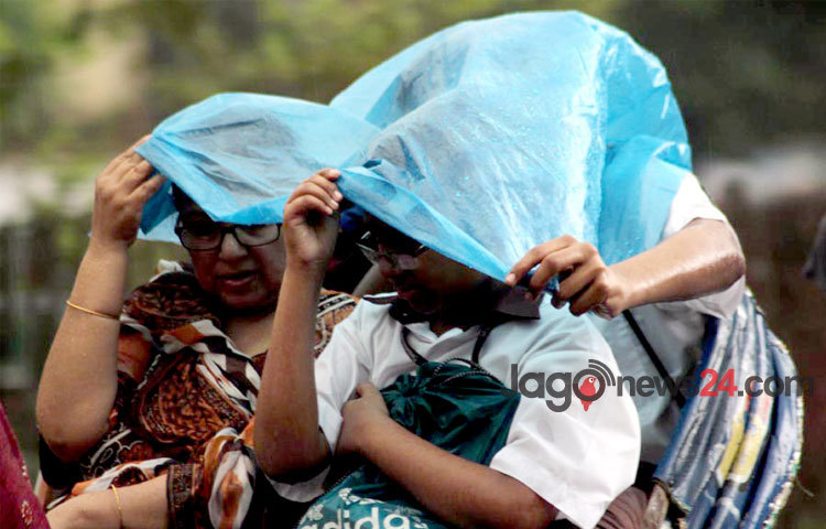 রাজধানীতে দিনব্যাপী গুড়ি গুড়ি বৃষ্টির চিত্র। দুর্ভোগে নগরবাসীরা।