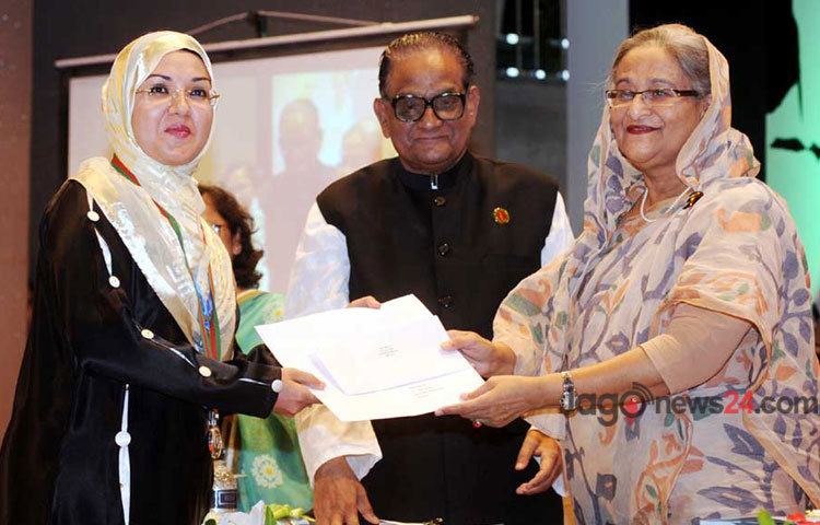 বুধবার দুপুরে রাজধানীর কৃষিবিদ ইন্সটিটিউশনে &lsquo;জাতীয় মৎস্য সপ্তাহ-২০১৫&rsquo; এর উদ্বোধন অনুষ্ঠানে প্রধানমন্ত্রী শেখ হাসিনা।