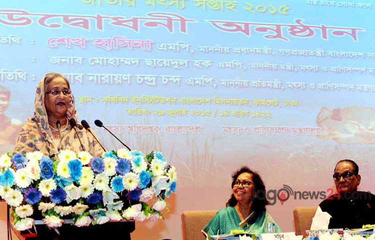 বুধবার দুপুরে রাজধানীর কৃষিবিদ ইন্সটিটিউশনে &lsquo;জাতীয় মৎস্য সপ্তাহ-২০১৫&rsquo; এর উদ্বোধন অনুষ্ঠানে প্রধানমন্ত্রী শেখ হাসিনা।