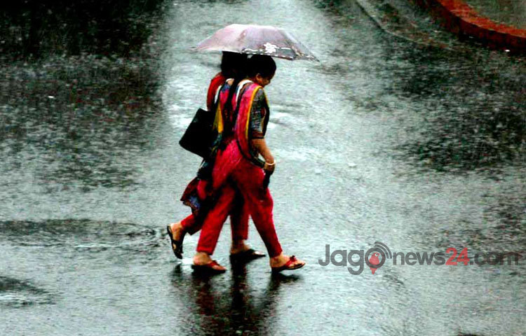 আগামী কয়েক দিন মাঝারি থেকে ভারী বর্ষণ হতে পারে বলে আবহাওয়া অধিদফতরের পূর্বাভাসে বলা হয়েছে। ঈদ উৎসবের মাঝে বৃষ্টি হানা দেয়ায় ভোগান্তিতে পড়েছেন মানুষজন