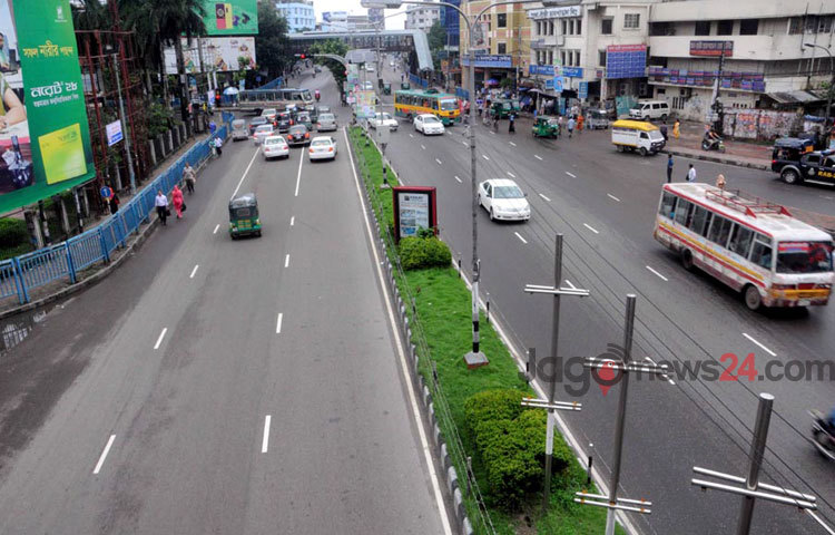 ঈদের ছুটি শেষ হলেও রাজধানীর ব্যস্ততম রাস্তাগুলোতে তেমন কোনো গাড়ি চলাচলের প্রভাব পড়েনি