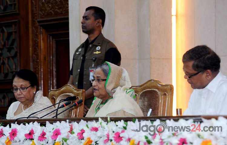 মঙ্গলবার জেলা প্রশাসকদের সম্মেলনের উদ্বোধনী অনুষ্ঠানে প্রধানমন্ত্রী শেখ হাসিনা