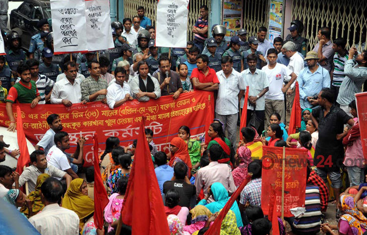 বকেয়া বেতন ও বোনাসের দাবিতে মঙ্গলবার জাতীয় প্রেসক্লাবের সামনে থেকে শ্রম মন্ত্রণালয় ঘেরাও করতে রওনা হন সোয়ান গার্মেন্টসের শ্রমিকরা