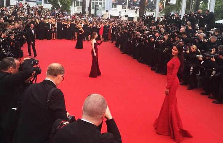 কান উৎসবের রেড কার্পেটে জ্বলে উঠলেন বলিউড হার্টথ্রুব ক্যাটরিনা কাইফ...