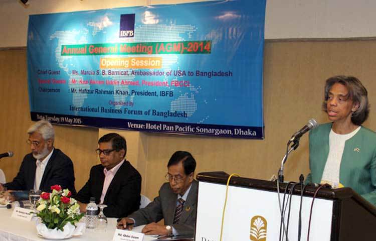 মঙ্গলবার রাজধানীর এক হোটেলে ইন্টারন্যাশনাল বিজনেস ফোরাম অব বাংলাদেশের (আইবিএফবি) বার্ষিক সাধারণ সভায় ঢাকায় নিযুক্ত যুক্তরাষ্ট্রের রাষ্ট্রদূত মার্শা স্টিফেন্স ব্লুম বার্নিকাট