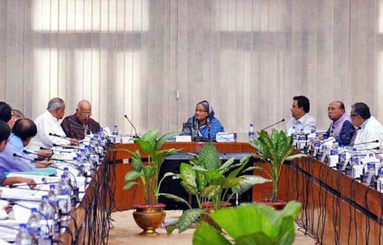 মঙ্গলবার দুপুরে রাজধানীর আগারগাঁওয়ে এনইসি সম্মেলন কক্ষে জাতীয় অর্থনৈতিক পরিষদের নির্বাহী কমিটির (একনেক) বৈঠকে প্রধানমন্ত্রী শেখ হাসিনা