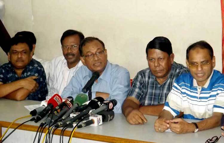 মঙ্গলবার বিকেল সোয়া ৪টার দিকে রাজধানীর নয়াপল্টনে বিএনপির কেন্দ্রীয় কার্যালয়ে এক সংবাদ সম্মেলনে দলের আন্তর্জাতিক বিষয়ক সম্পাদক ড. আসাদুজ্জামান খান রিপন