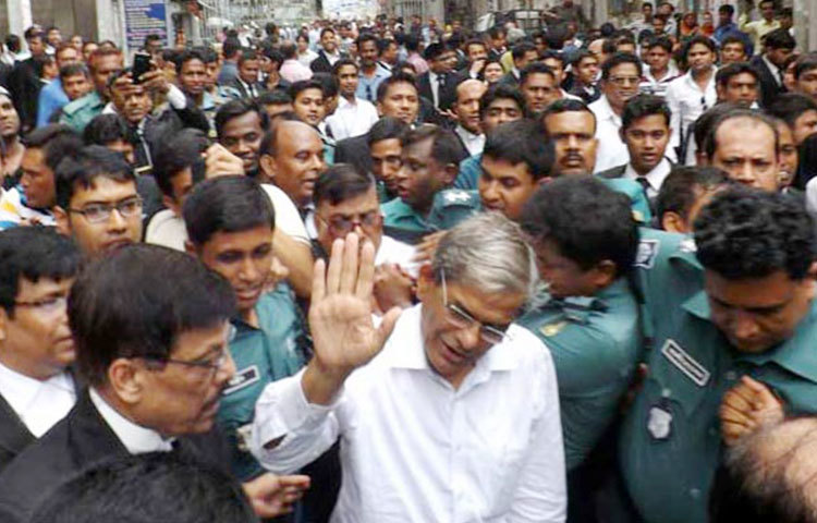 পল্টন থানায় দায়ের করা নাশকতার তিন মামলায় বিএনপির ভারপ্রাপ্ত মহাসচিব মির্জা ফখরুল ইসলাম আলমগীরকে বুধবার সিএমএম আদালতে হাজির করা হয়