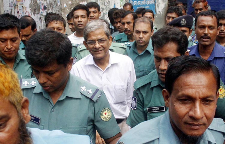 পল্টন থানায় দায়ের করা নাশকতার তিন মামলায় বিএনপির ভারপ্রাপ্ত মহাসচিব মির্জা ফখরুল ইসলাম আলমগীরকে বুধবার সিএমএম আদালতে হাজির করা হয়