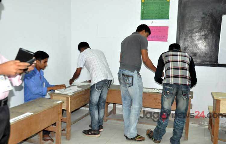 মঙ্গলবার সকাল ৮টা থেকে ঢাকা উত্তর ও দক্ষিণ সিটি কর্পোরেশনে চলছে ভোট গ্রহন