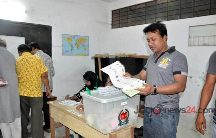 মঙ্গলবার সকাল ৮টা থেকে ঢাকা উত্তর ও দক্ষিণ সিটি কর্পোরেশনে চলছে ভোট গ্রহন