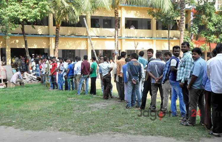 মঙ্গলবার সকাল ৮টা থেকে ঢাকা উত্তর ও দক্ষিণ সিটি কর্পোরেশনে চলছে ভোট গ্রহন