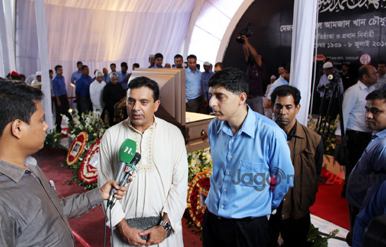 শেষবারের মতো দেখতে সামরিক জাদুঘরে কিছুক্ষণের জন্য রাখা হয় দেশের অন্যতম বৃহৎ শিল্প পরিবার প্রাণ-আরএফএল গ্রুপের প্রতিষ্ঠা ও প্রধান নির্বাহী মেজর জেনারেল (অব.) আমজাদ খান চৌধুরীর মরদেহ