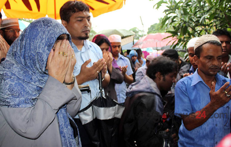 রাজধানীর বনানী সামরিক কবরস্থানে দেশের অন্যতম বৃহৎ শিল্প পরিবার প্রাণ-আরএফএল গ্রুপের প্রতিষ্ঠা ও প্রধান নির্বাহী মেজর জেনারেল (অব.) আমজাদ খান চৌধুরীকে দাফন