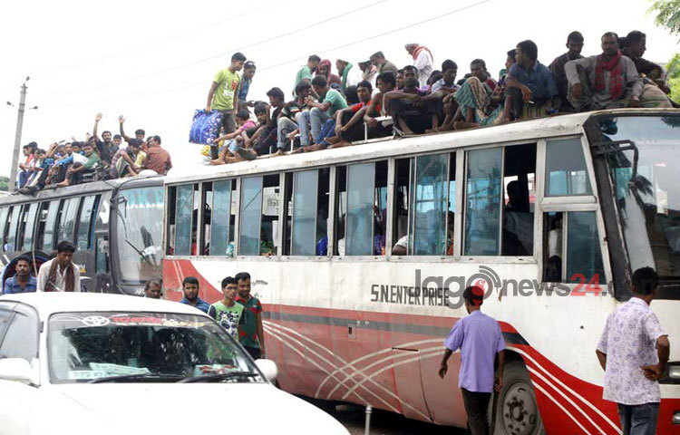 আসন্ন ঈদুল ফিতরে প্রিয় জনদের সঙ্গে ঈদ আনন্দ উপভোগ করতে বাড়ির উদ্দেশ্যে নগর ছাড়তে শুরু করেছেন ঘরমুখো মানুষ। শেষ মুহূর্তে যানবাহনগুলোর কোথাও কোনো ফাঁকা নেই