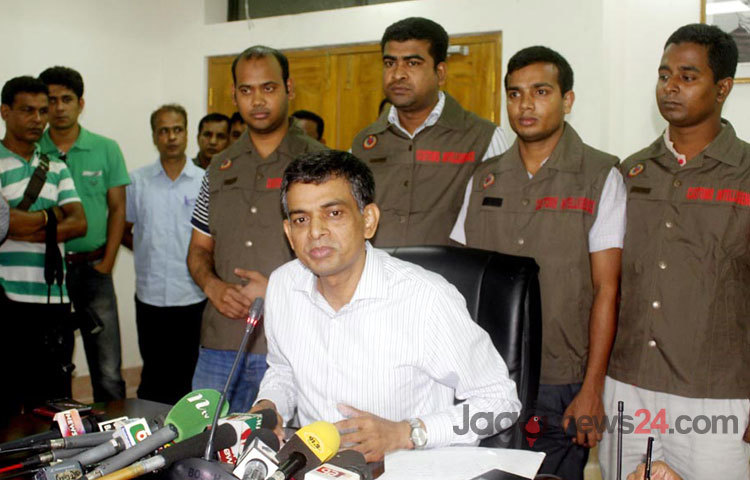 আলোচিত কোকেন পাচারের ঘটনায় অবশেষে মণ্ডল গ্রুপের দুই কর্ণধার আতিক ও কামালকে গ্রেফতার করেছে শুল্ক গোয়েন্দা বিভাগ