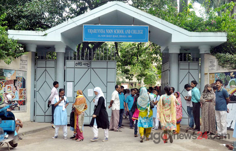 একাদশ শ্রেণীতে ভতিচ্ছুদের ভর্তি হওয়ার অপেক্ষা। রাজধানীর ভিকারুন্নেছা স্কুল এন্ড কলেজ থেকে তোলা