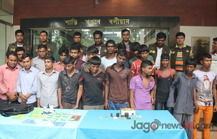 রাজধানীর বিভিন্ন স্থানে অভিযান চালিয়ে অজ্ঞানপার্টির ২০ সদস্যকে গ্রেফতার করেছে ঢাকা মহানগর গোয়েন্দা পুলিশ (ডিবি)