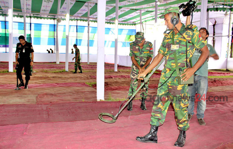 আসন্ন ঈদুল উল ফিতর উপলক্ষে জাতীয় ঈদগাহ মাঠে শেষ মুহূর্তের প্রস্তুতি