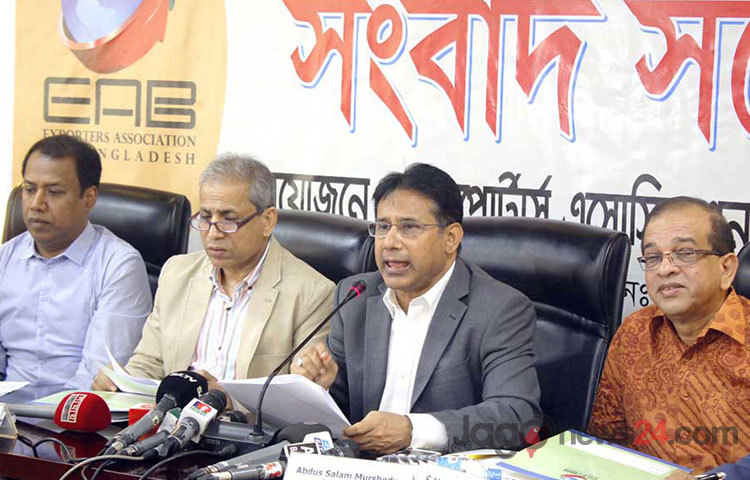 রাজধানীতে বৃহস্পতিবার রিপোটার্স অ্যাসোসিয়েশন আয়োজিত এক সংবাদ সম্মেলনে উপস্থিত অতিথিরা