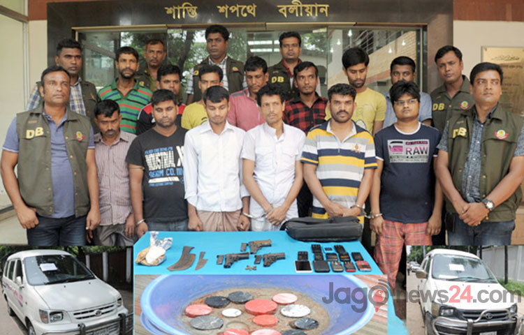 পৃথক ২টি অভিযানে ১৩ ডাকাতকে গ্রেফতার করে মহানগর গোয়েন্দা পুলিশ