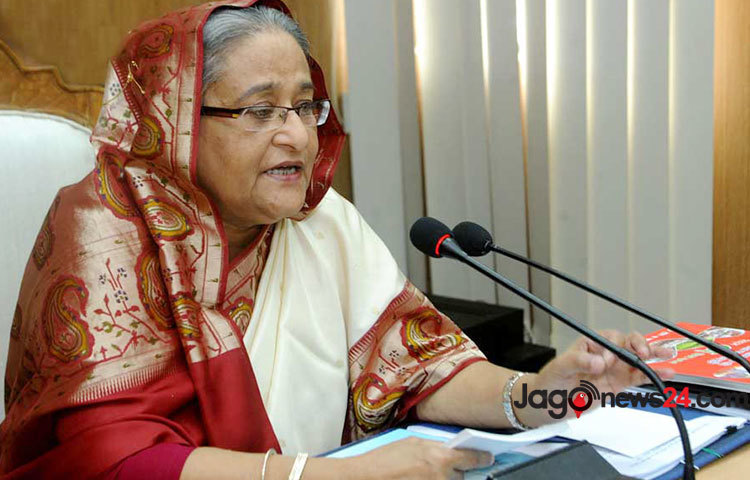 রোববার শ্রম মন্ত্রণালয় পরিদর্শনে গিয়ে শ্রম ও প্রবাসী কল্যাণ মন্ত্রণালয়ের সংশ্লিষ্টদের সঙ্গে বৈঠক করেন প্রধানমন্ত্রী শেখ হাসিনা।